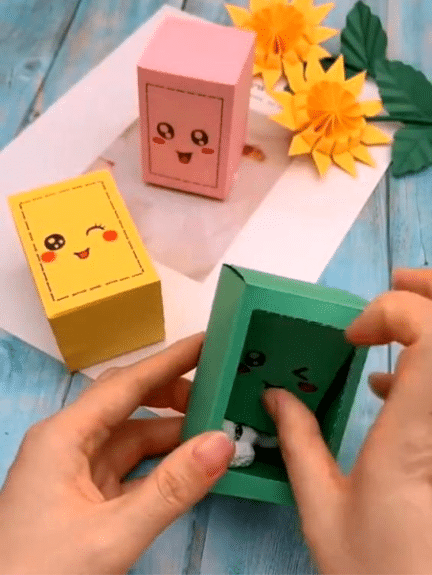 Cara Membungkus Kado yang Simple, Unik & Menarik 1 Cara Membungkus Kado Yang simple